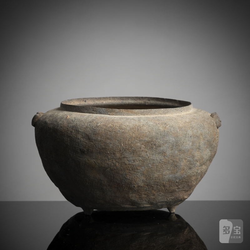 A fine impressed pottery jar